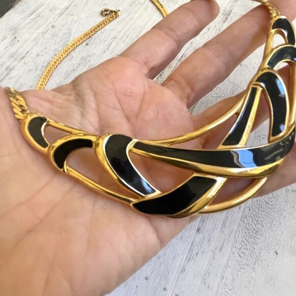 Trifari gold tone and black bib necklace - Picture 10 of 12